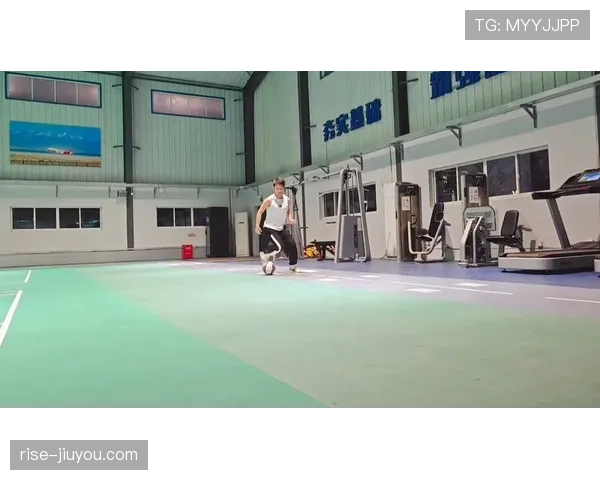 假动作在足球规则中的判罚标准及裁判执行要点解析