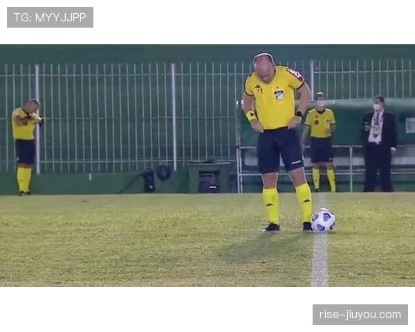 任意球规则：九点一五米退让、开球生效与裁判判罚要点