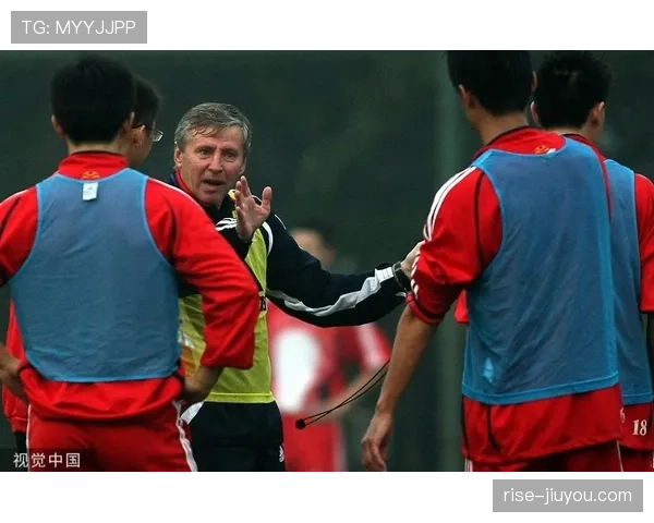 刷到熊朝忠拎着那只包，我刚算了下等于我半年的生活费，真酸