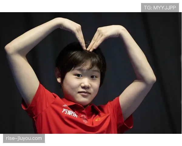 张家齐赛场冷硬无表情，生活照却像豪门派对主角